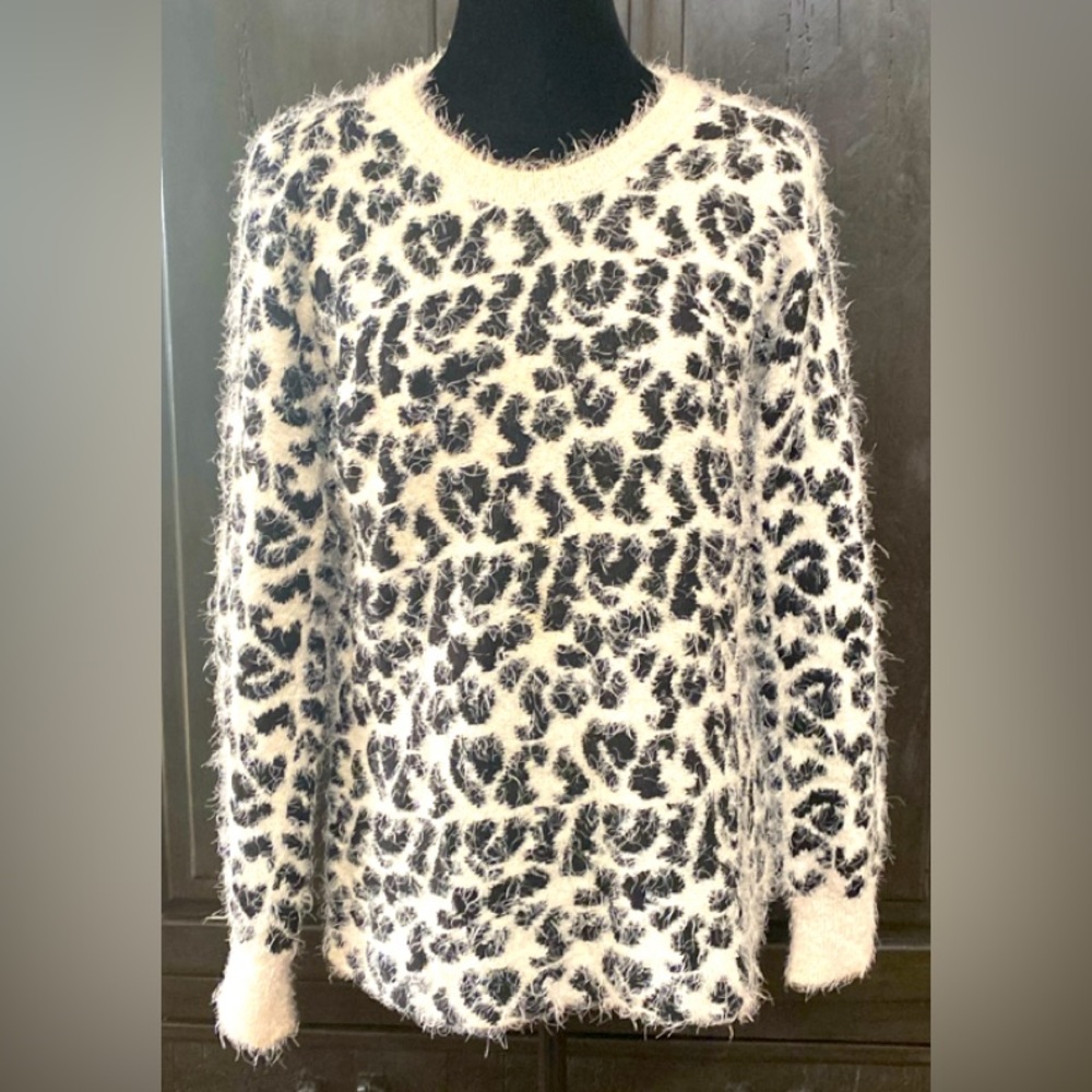 Cato cheetah black & off white oversized sweater- size Large